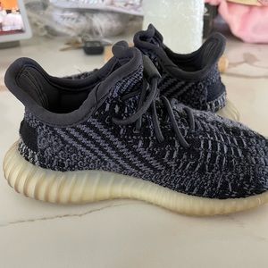 Adidas Yeezy Boost V2 ‘Carbon’ sneaker